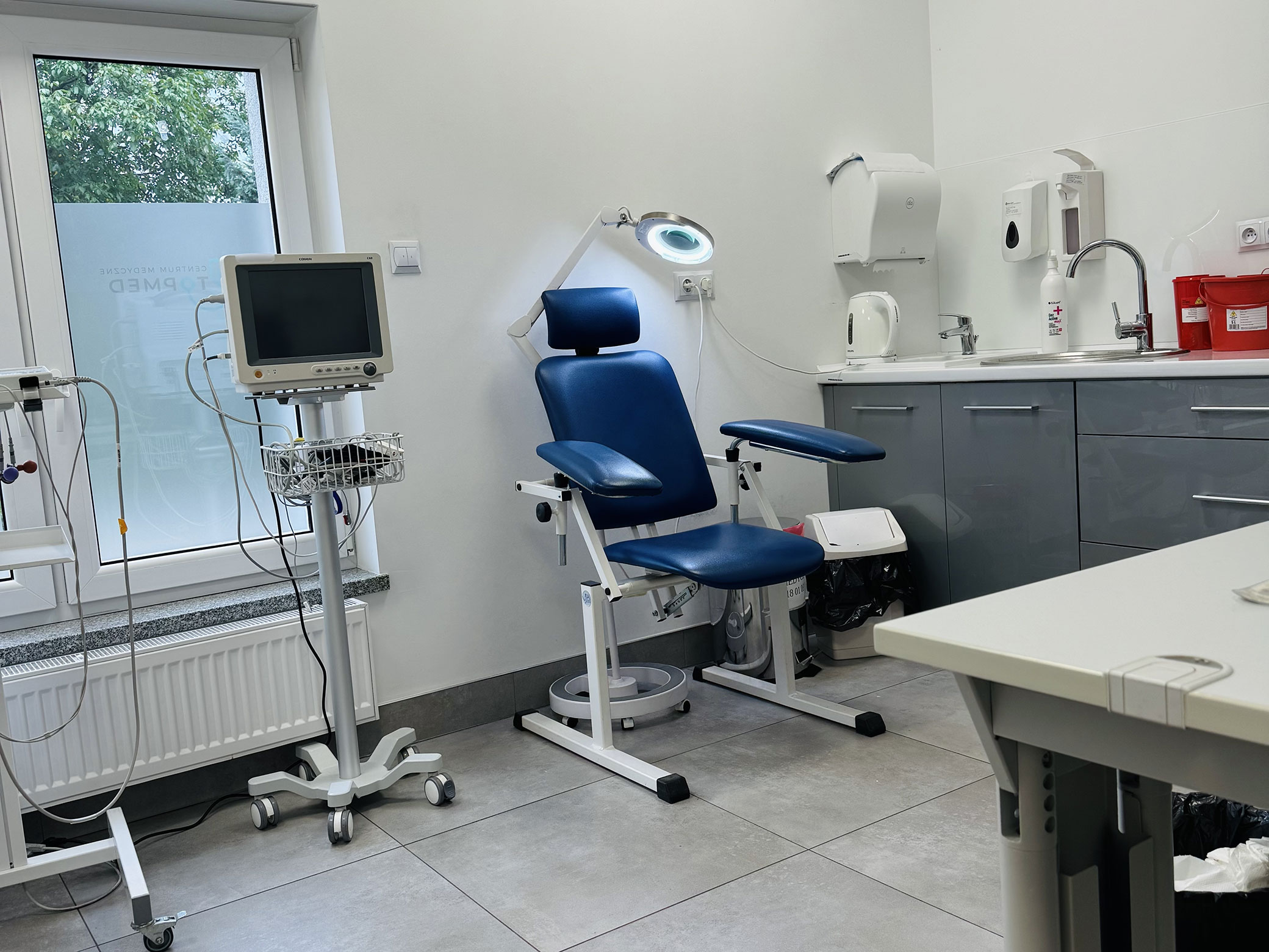 wnętrze gabinetu lekarskiego